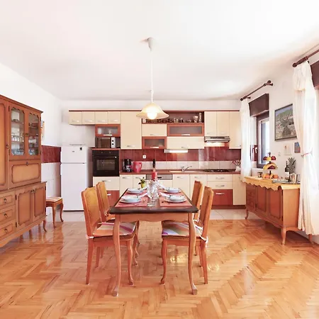 Apartament Meri *